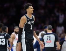 开云平台-包含马刺大胜雄鹿，气势如虹的词条