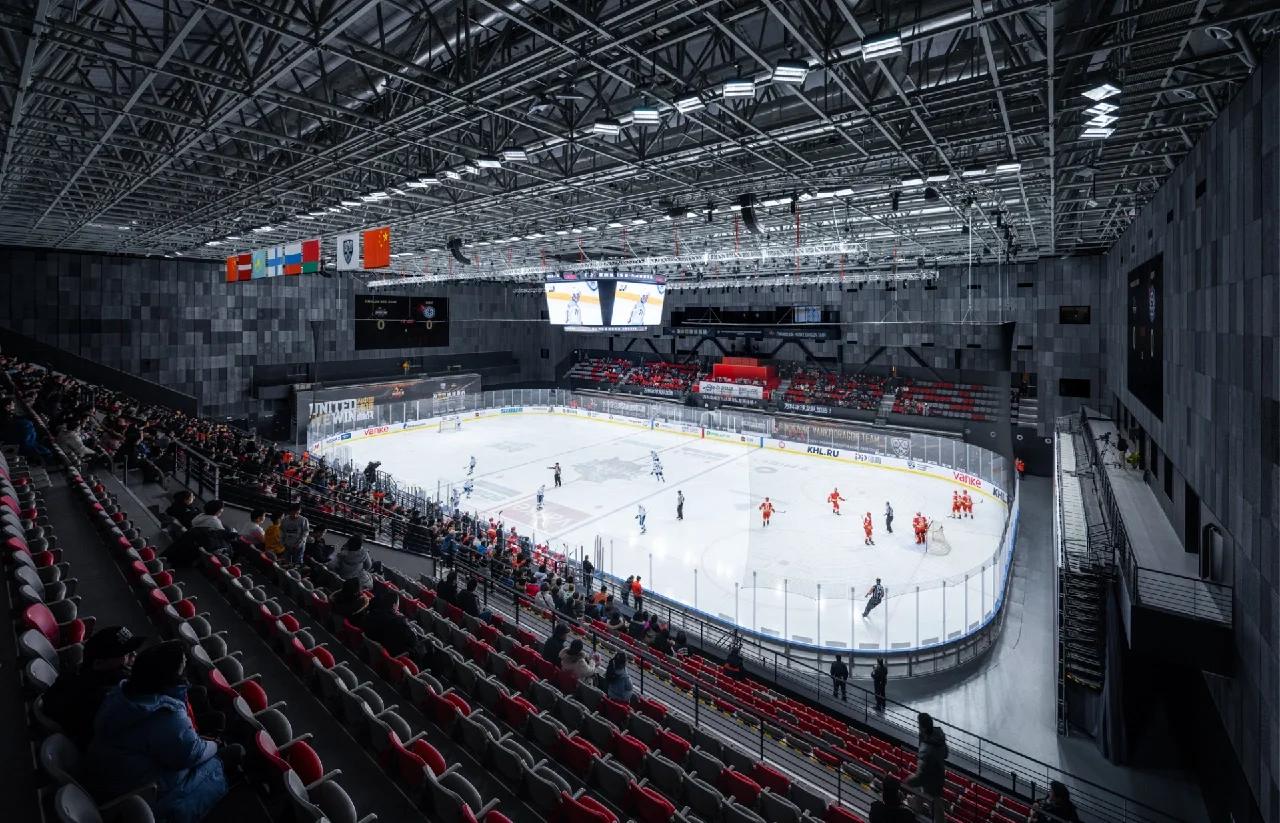 开云体育官方网站-场面火爆！冰球观众席沸腾不已的简单介绍