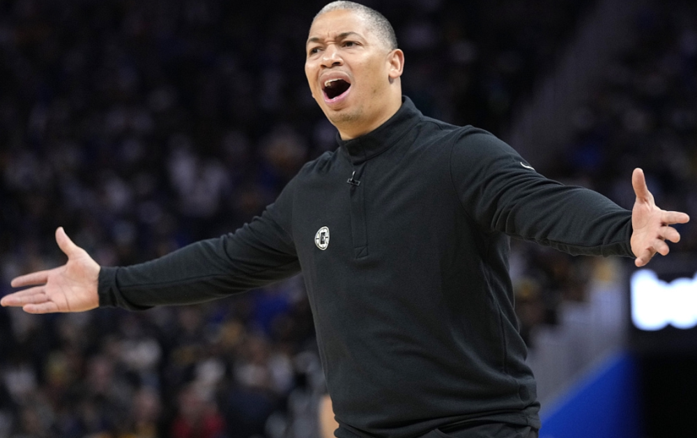 开云体育官网-魔术翻盘新疆队，乔治高光表现