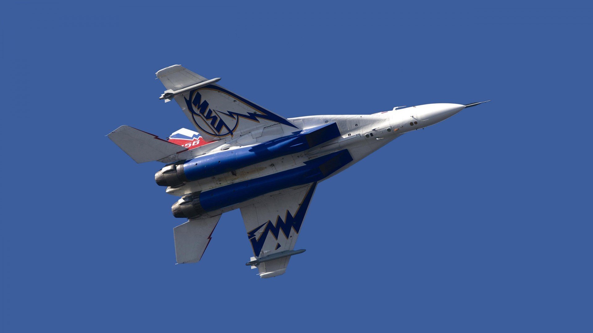 开云体育入口-逆转与接管,从德国战车到F1赛道,C罗的跨界争冠传奇