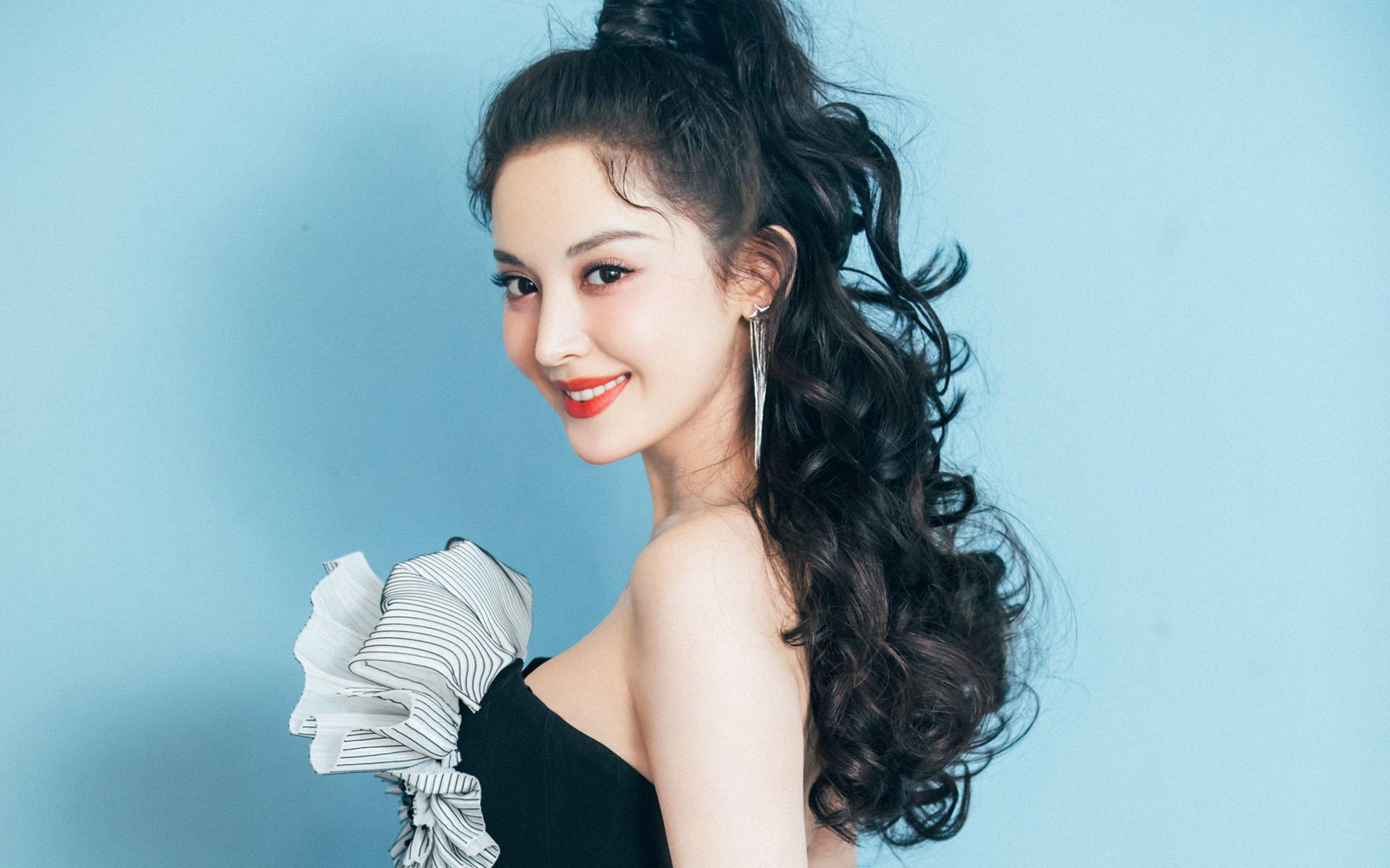 开云平台-福登刷新纪录显锋芒，瑞士关键战突围哥伦比亚铸辉煌